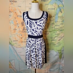 Lilly Pulitzer Navy and White Leaf Print Dress With Gold Zipper Size 0